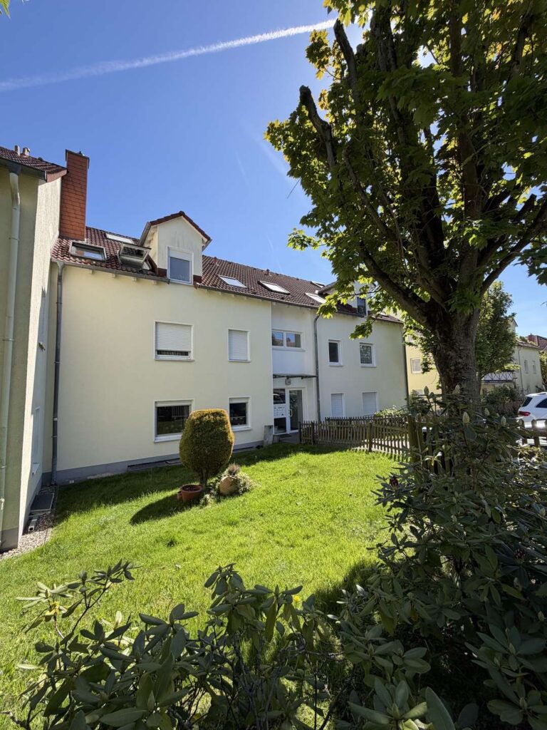 Gepflegte 2-Zimmer-Wohnung mit großem Südbalkon und Tiefgaragenstellplatz