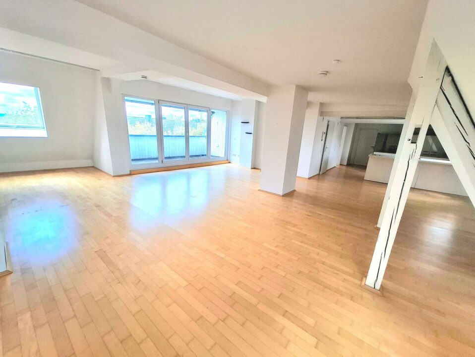 offener Wohnraum mit Küche